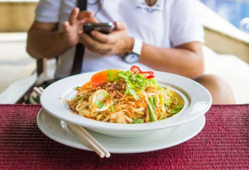 Жирный, калорийный рацион вкупе со стрессом - опасная парочка, говорят врачи