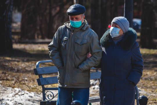 COVID-19 вызывает делирий у каждого третьего пожилого пациента