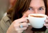 В порциях кофе и популярных напитках больше кофеина, чем заявляется