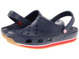 Врачи раскритиковали обувь Crocs, обвинив ее в проблемах со здоровьем у людей